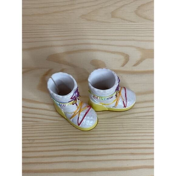 Rainbow High Sunny Madison Winter Break White Snow Boots Ski Shoes Quilted - Picture 3 of 4